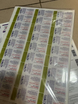 Niestandardowe etykiety oleju do wstrzykiwań z witaminą B12 do butelki szklanej o pojemności 10 ml UV PRINITING/cmyk printing