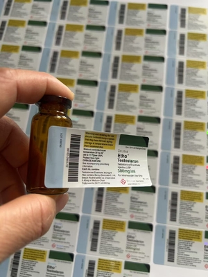 Test E 10 ml opakowania na fiolkach z etykietami na opakowaniach
